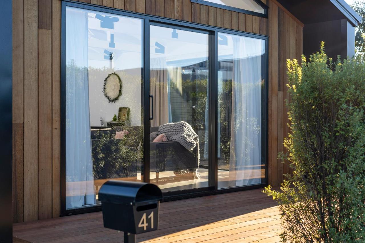 Black Barn Modern: Luxe Martinborough Escape Buitenkant foto