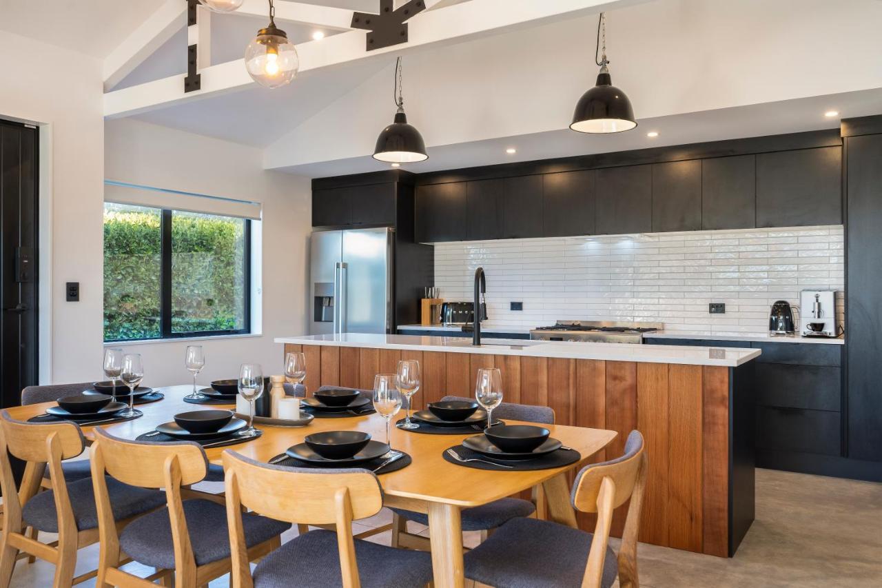 Black Barn Modern: Luxe Martinborough Escape Buitenkant foto