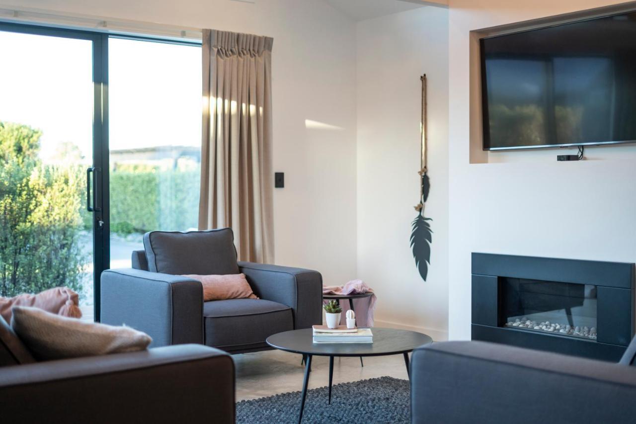 Black Barn Modern: Luxe Martinborough Escape Buitenkant foto