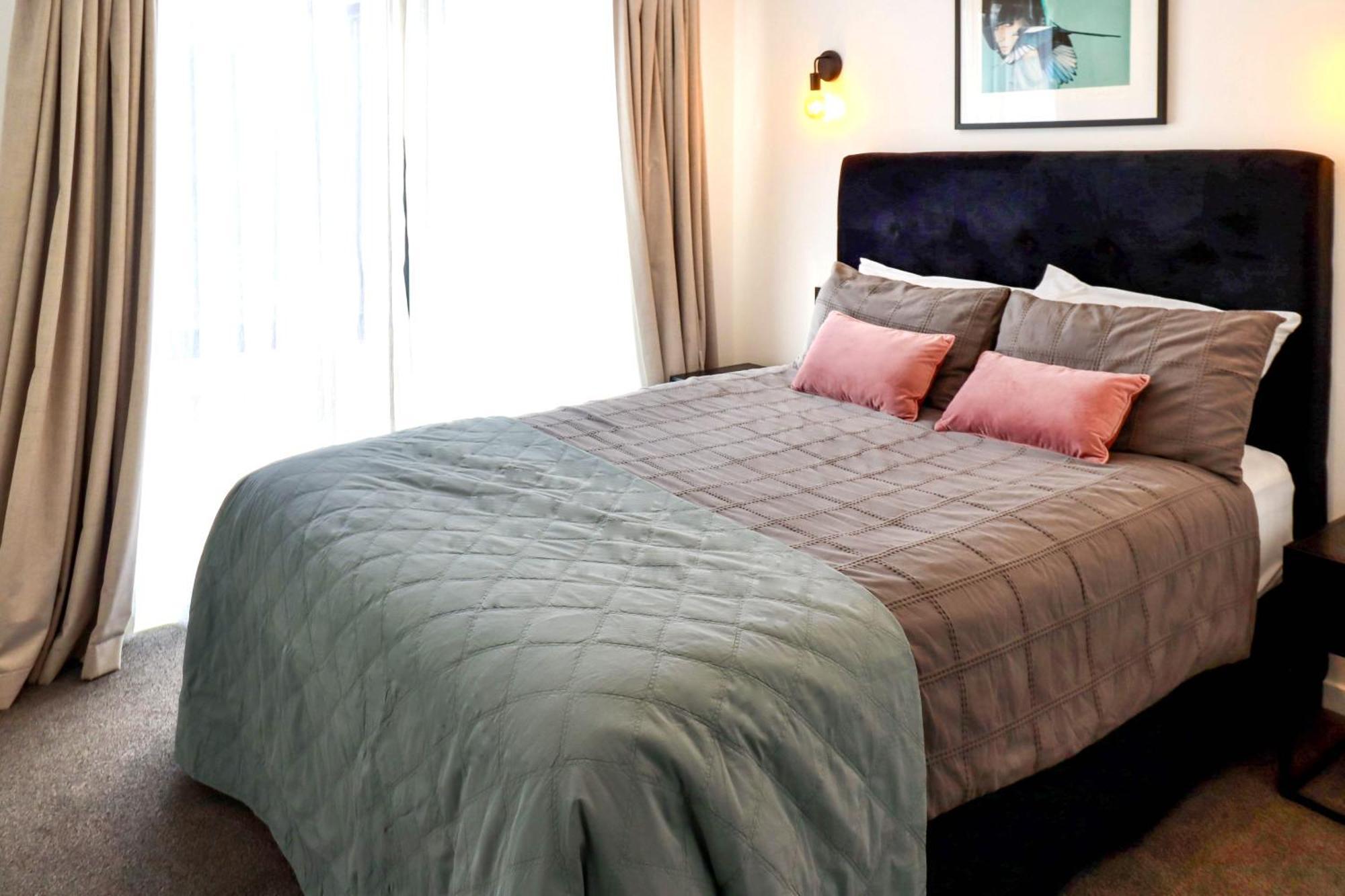 Black Barn Modern: Luxe Martinborough Escape Buitenkant foto